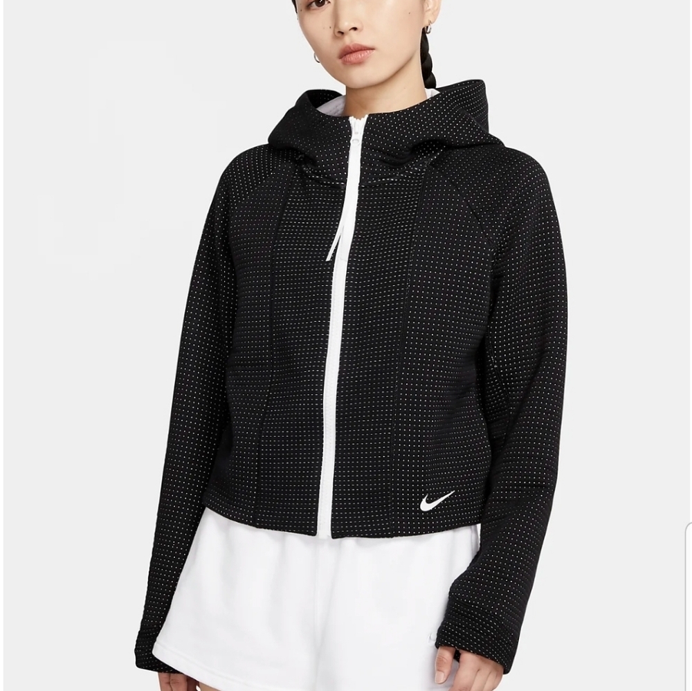 Medium Nike Sportswear Tech Fleece